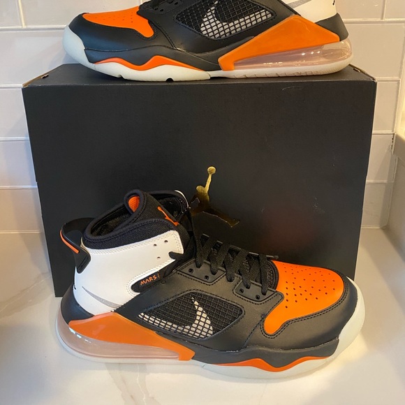 jordan mars 270 shattered backboard